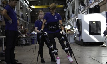 Exoskelet Sjaan Lachend